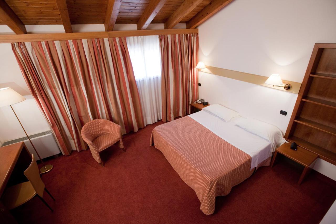 Eurohotel Palace Maniago Exterior foto