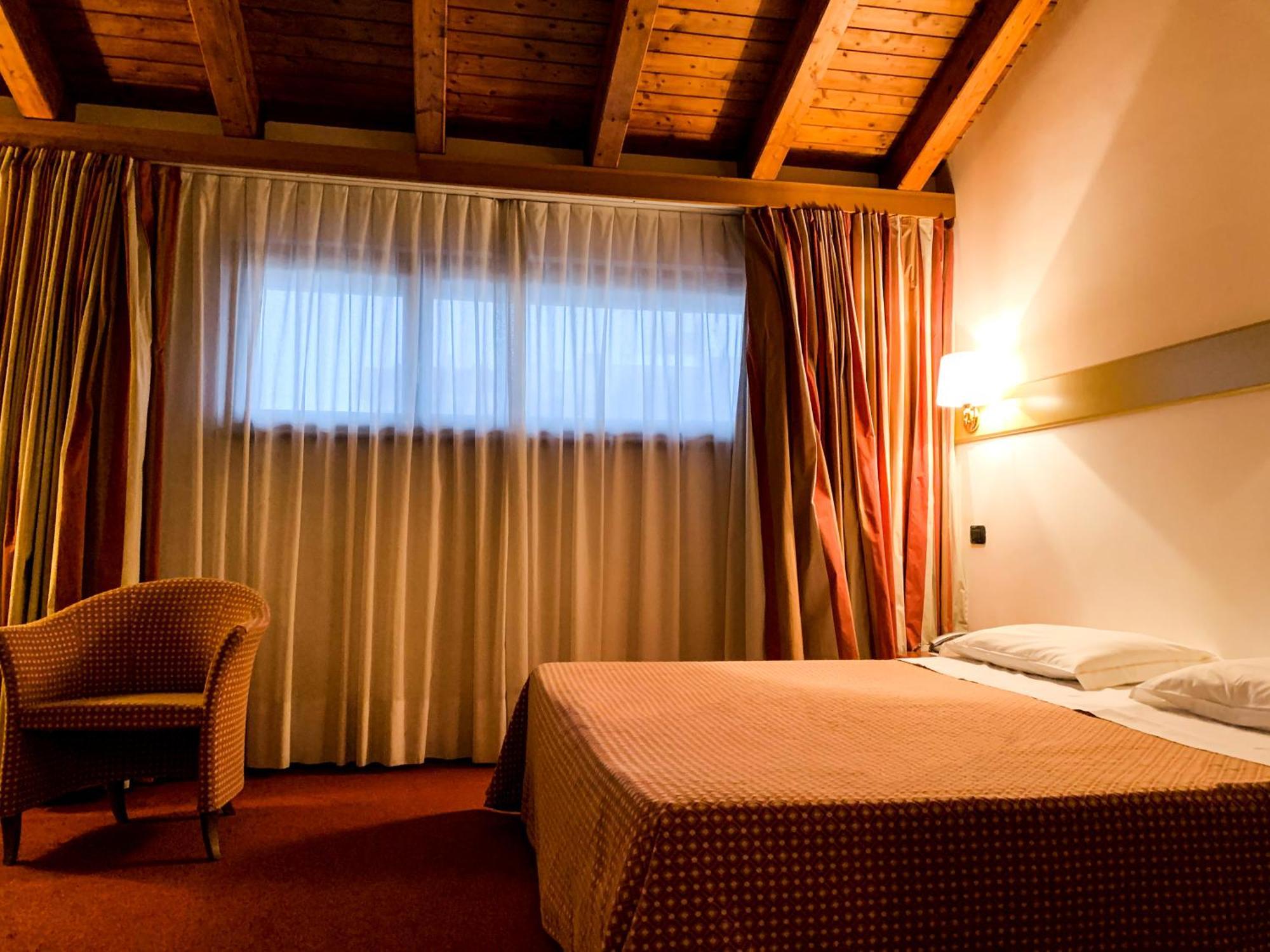 Eurohotel Palace Maniago Exterior foto